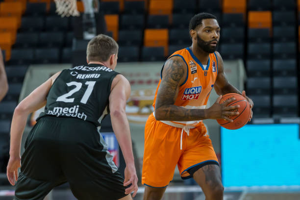 竞赛中再添 竞赛中再添